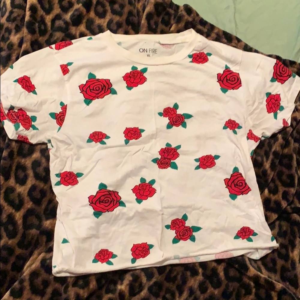 XL rose white crop top🌹